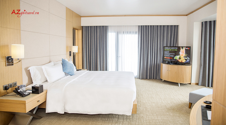 Phòng Executive Suite hướng biển khách sạn Wyndham Legend Hạ Long