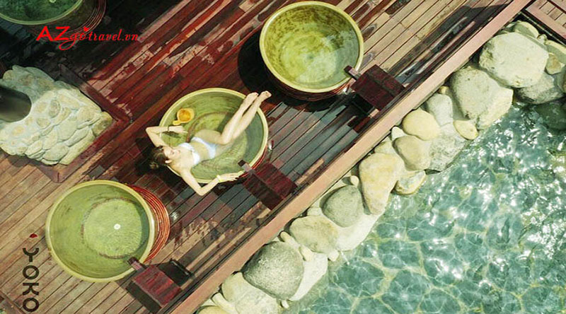 Các bể tắm khoáng nóng ở Yoko Onsen Quang Hanh